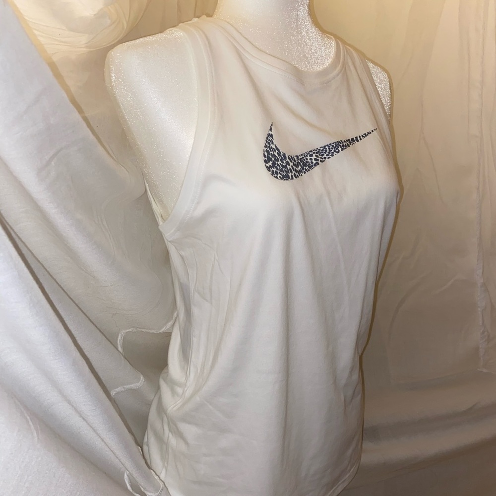 🤍 BRAND NEW NIKE TANK TOP 🤍